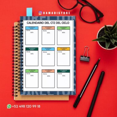 Un cuaderno de espiral y un portapapeles azul con un formulario impreso de "Calendario del CTZ del Ciclo", rodeados de un bolígrafo, gafas, un clip de carpeta y un número de contacto de WhatsApp verde sobre un fondo rojo brillante.