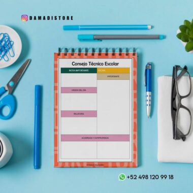 Un cuaderno de espiral con una plantilla de "Consejo Técnico Escolar" está sobre un escritorio azul, rodeado de tijeras, bolígrafos, un lápiz, gafas, una planta y una goma de borrar blanca. También se ven datos de contacto y una cuenta de Instagram.
