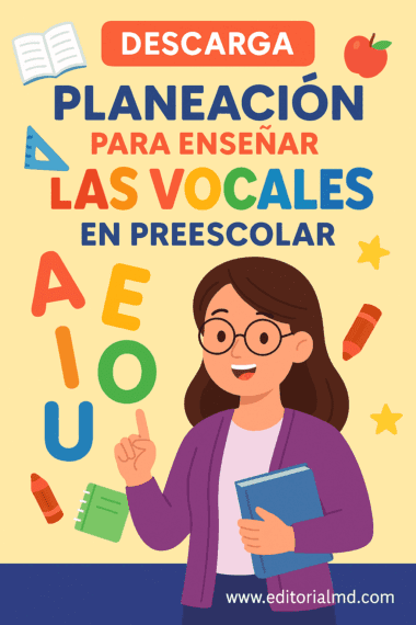 Ilustración de una profesora sonriente con un libro, levantando el dedo, rodeada de vocales de colores, lápices y una manzana. Texto: “Descarga Planeación para Enseñar las Vocales en Preescolar”.