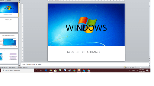Una presentación de PowerPoint está abierta en la pantalla de una computadora. La diapositiva mostrada presenta un fondo azul con el logotipo de Windows y la palabra "EVALUACION DE WINDOWS" en texto negro grande. Hay un marcador de posición para el nombre del estudiante llamado "NOMBRE DEL ALUMNO". Una diapositiva de Evaluación y otras diapositivas son visibles en la barra lateral izquierda.