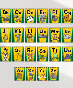Tarjetas alfabéticas con letras mayúsculas y minúsculas en español, cada una con un animal u objeto de dibujos animados que empieza por la letra, sobre fondos amarillos y verdes. Incluye 