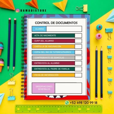 Un colorido plano de material escolar y de oficina rodea un cuaderno de espiral con una lista de comprobación titulada "CONTROL DE DOCUMENTOS" en la que se enumeran diversos documentos exigidos a los alumnos, como el DNI, el certificado de nacimiento y un justificante de domicilio.