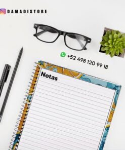 Colocación plana de un cuaderno de espiral con la etiqueta 